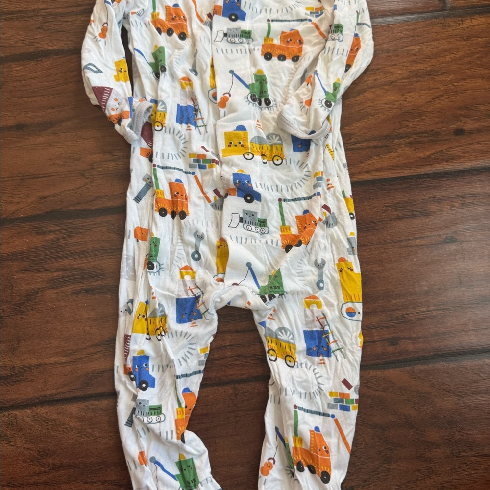 Magnetic Me Construction Print sleeper 3-6 months